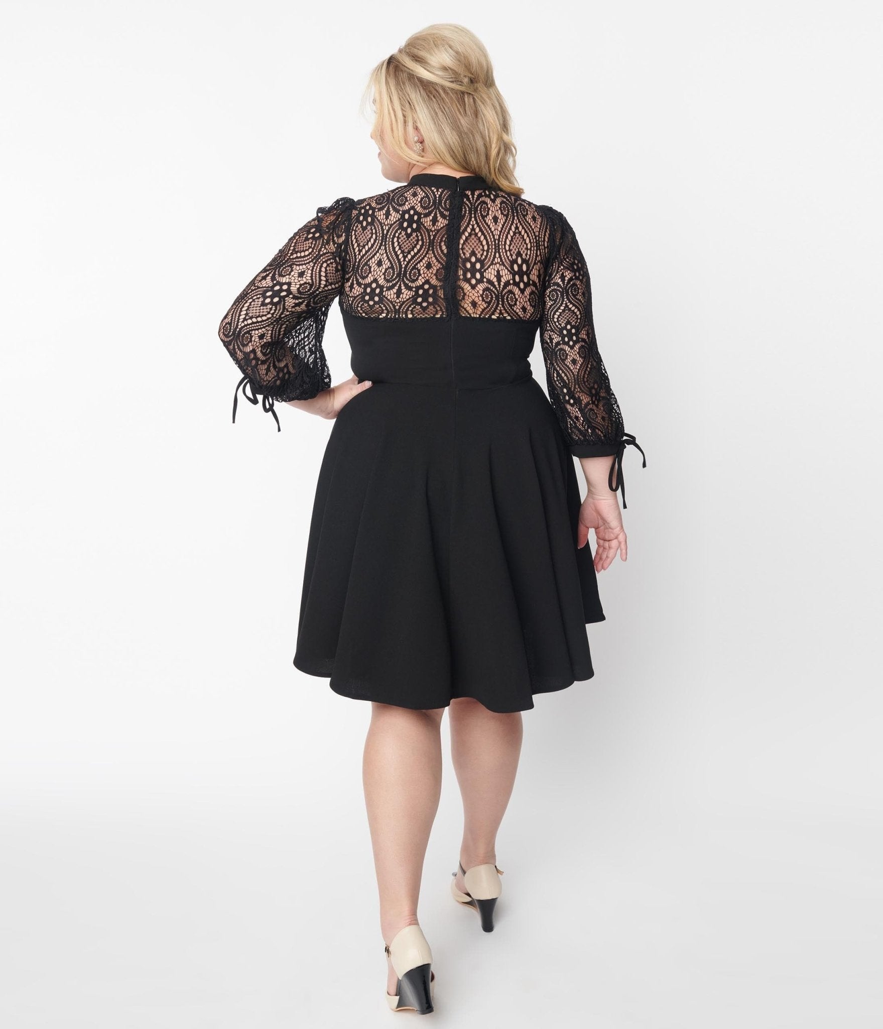  Black Lace Sleeved Knit Swing Dress