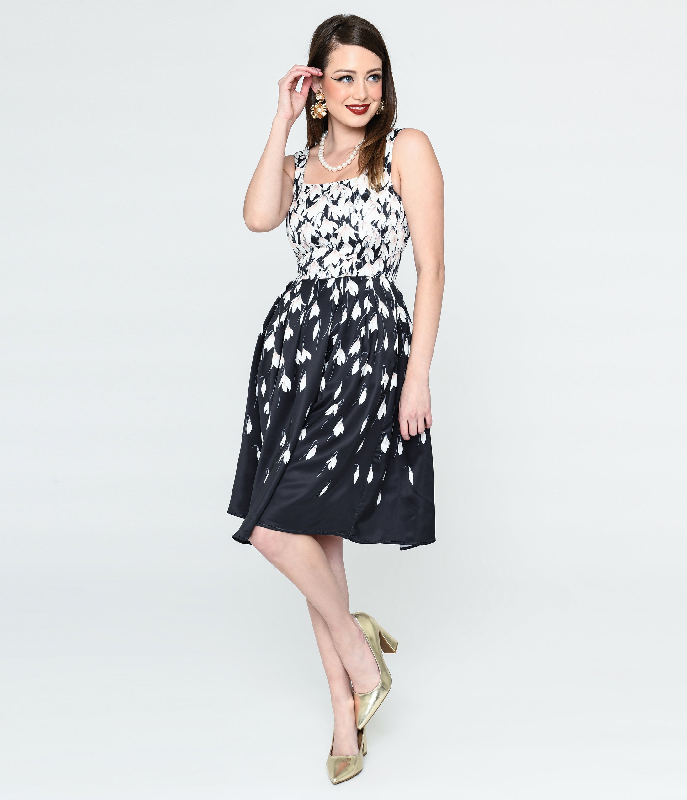  Black & White Snowdrop Floral Swing Dress