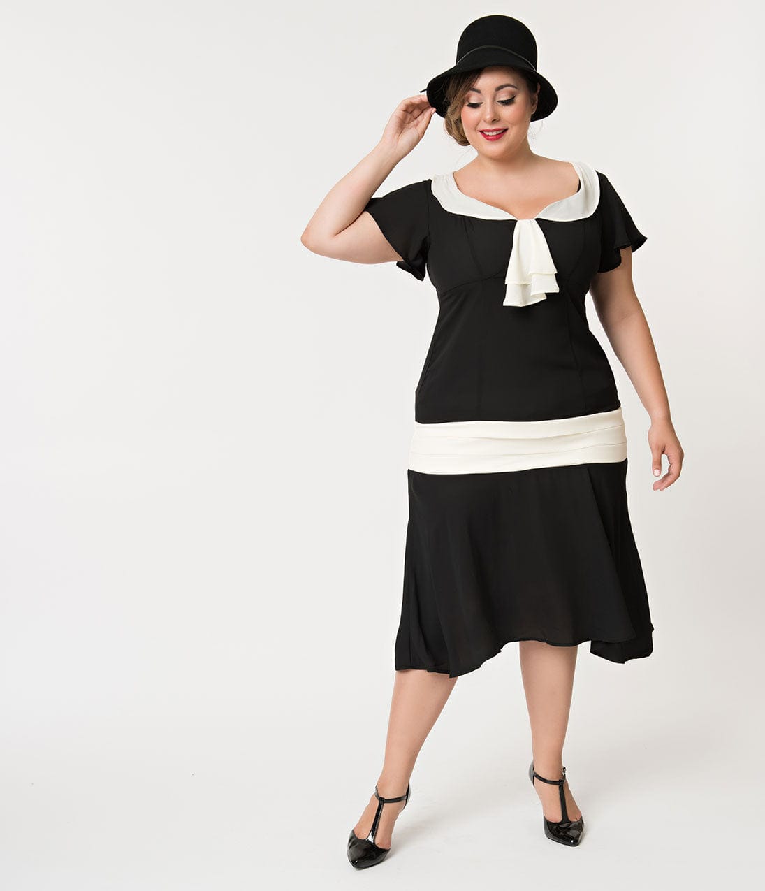  Unique Vintage Plus Size 1920s Black & Cream Wilshire Flapper Day Dress