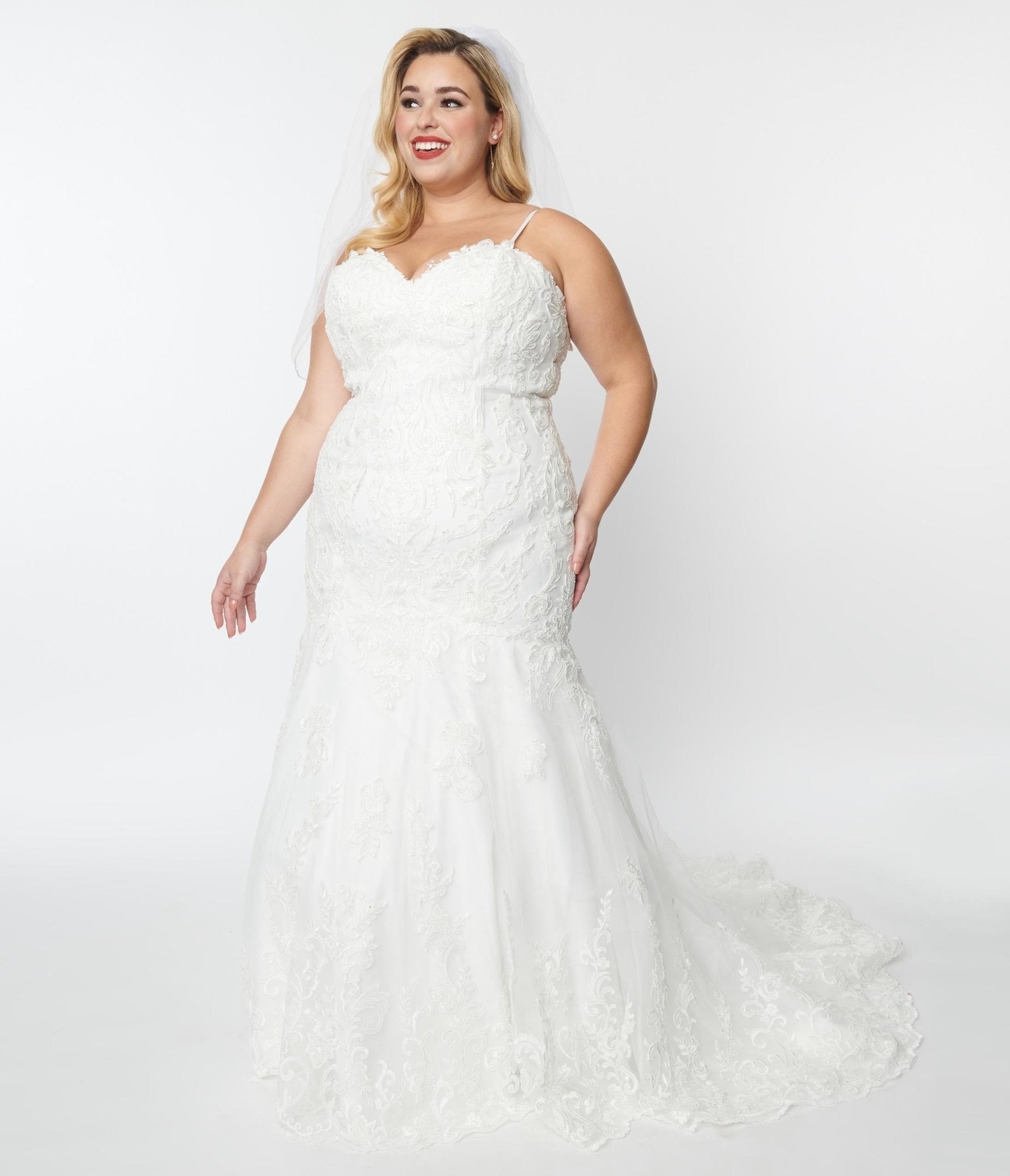  Vintage Style Plus Size Ivory Floral Embroidered Mermaid Bridal Dress