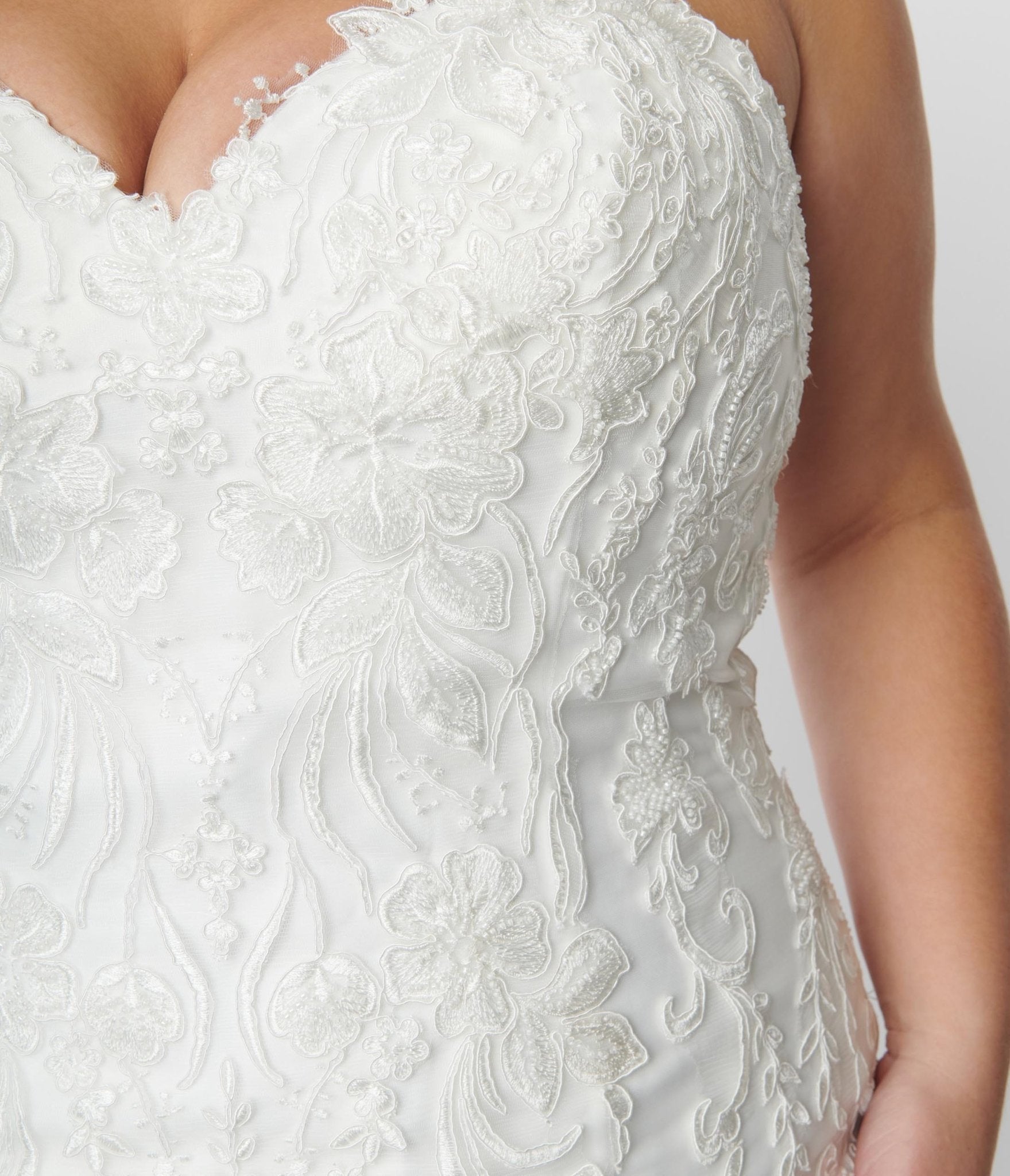  Vintage Style Plus Size Ivory Floral Embroidered Mermaid Bridal Dress